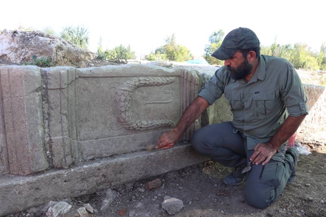Arkeologlar da bunu beklemiyordu: 'Kadın, hep aynı kadın' diyerek gösterdi! 2 bin yıl öncesinde bile varmış 7